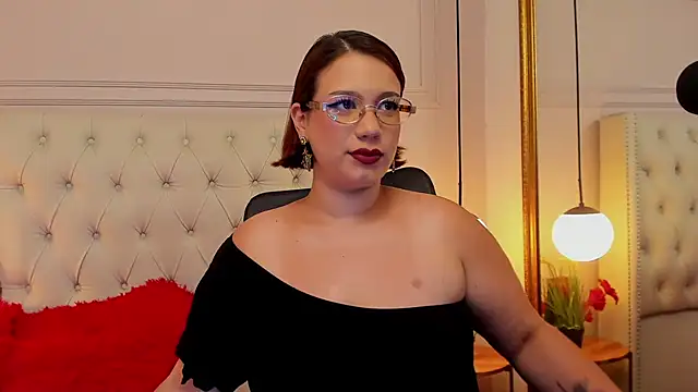 MillyHotsoon live cam on StripChat