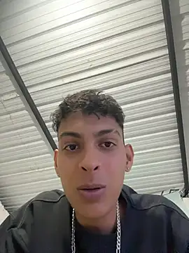 LuckyGuyyyy live cam on StripChat