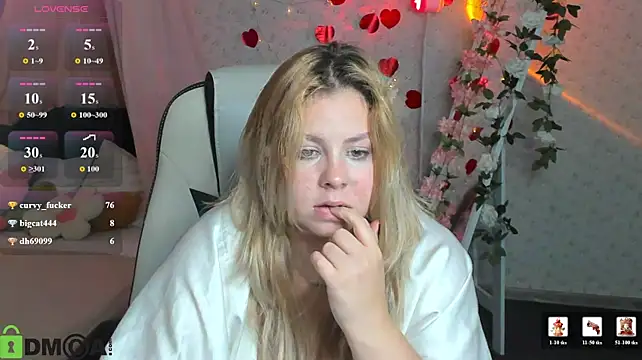 WetLuna1 live cam on StripChat