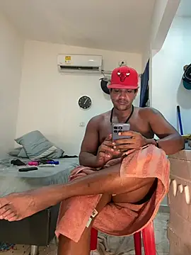 bigdick211292 live cam on StripChat