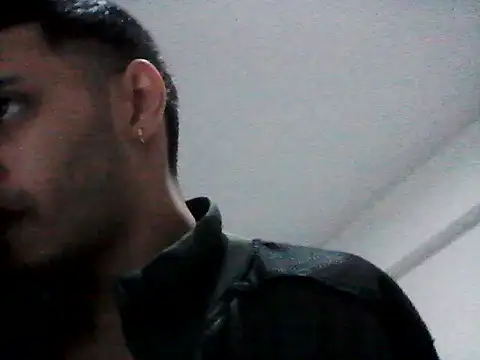 Aronfox23 live cam on StripChat