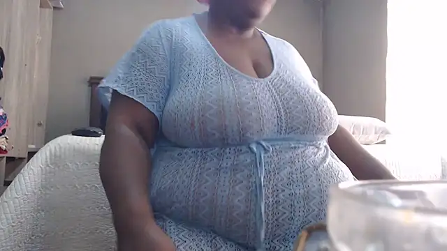 MATUREBUSSTY webcam
