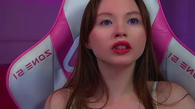 KeiraAsti webcam