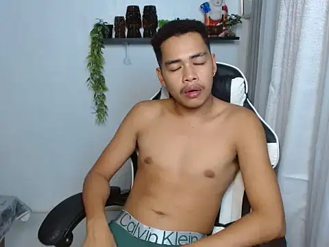 curlyasian_njxx webcam