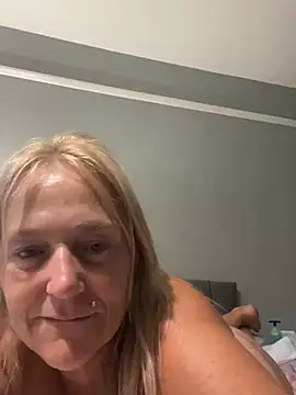 Blondnboujee53