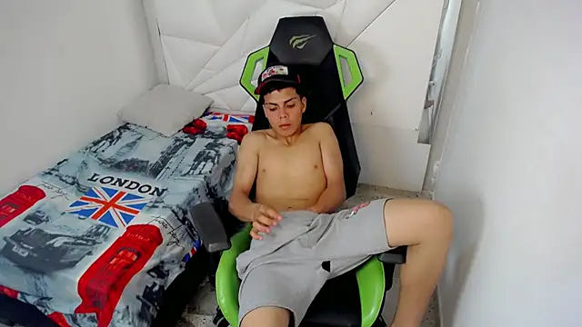 RyanFlirty live sex cam