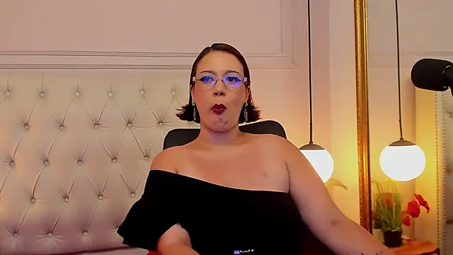 MillyHotsoon webcam