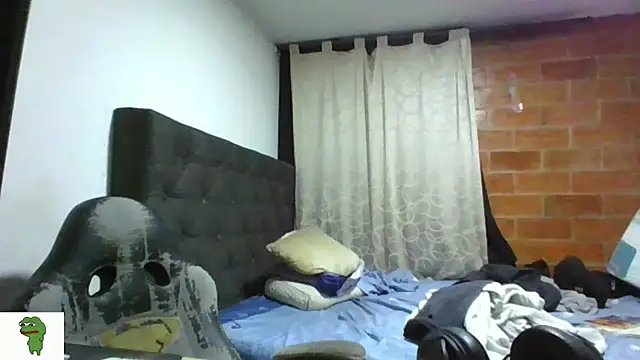 coolfriki live cam on StripChat