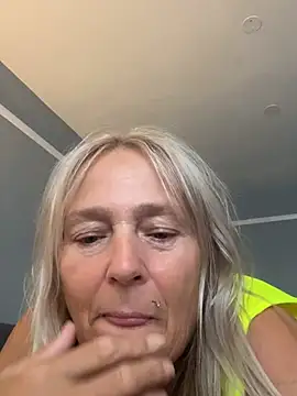 Blondnboujee53