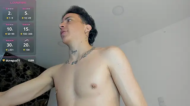 Maxxx_bigcockx live cam on StripChat