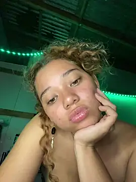 Rico02j live cam on StripChat