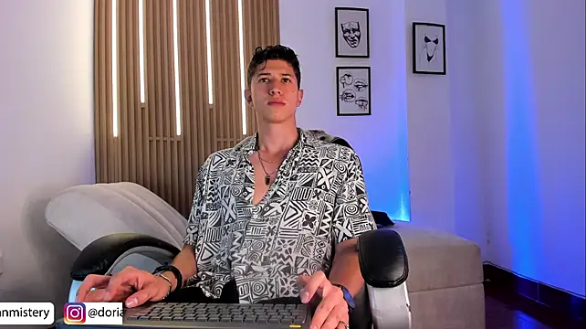 Dorianmistery2322_ webcam
