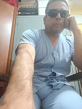 chicoguapo8 live cam on StripChat