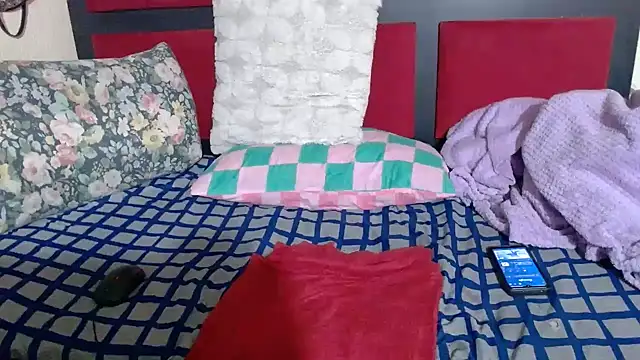 MaximTease24 webcam