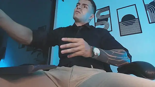 ALPHA_DOMINUS_ live cam on StripChat
