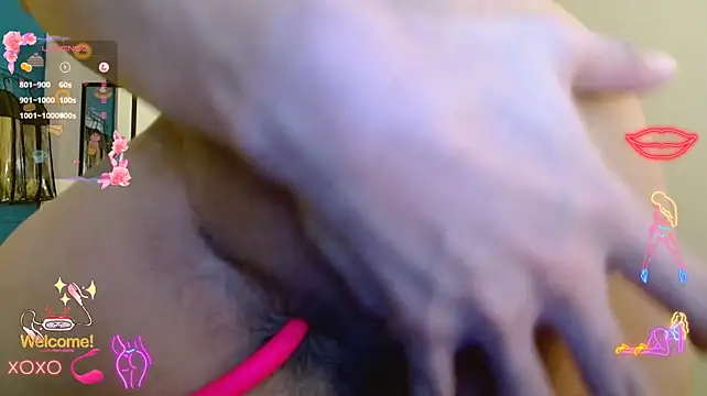 LUSCIOUSKIM live cam on StripChat