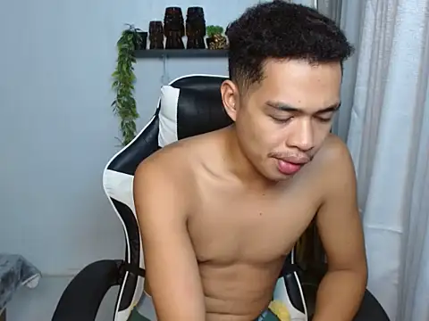 curlyasian_njxx webcam