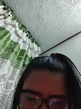 selena_foxy live cam on StripChat