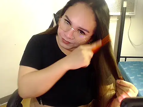 LAvender_18 live cam on StripChat