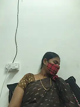 Tamil_Yalini12 live cam on StripChat
