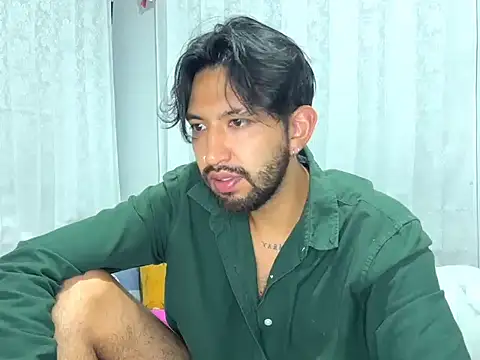 thomass1018 live cam on StripChat