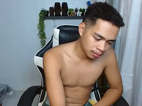 curlyasian_njxx webcam