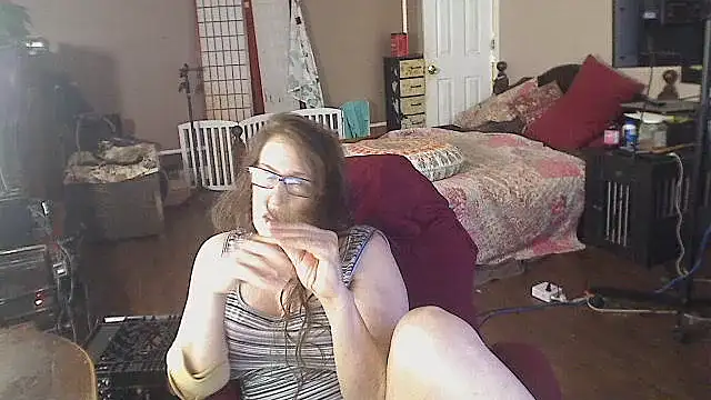 Ireallysquirt live cam on StripChat