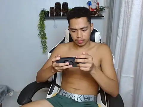 curlyasian_njxx webcam