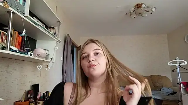 TypicalWoman webcam