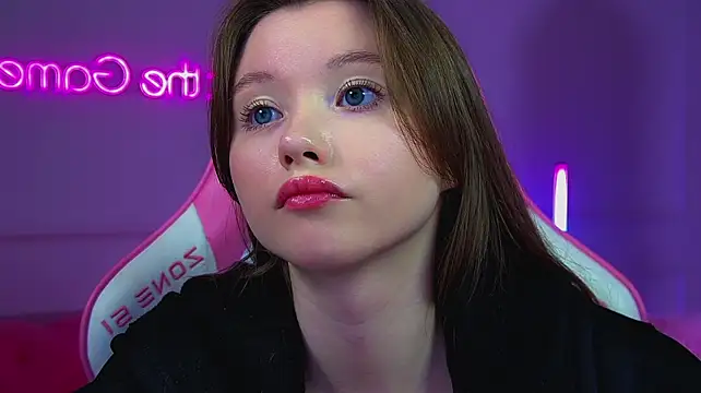 KeiraAsti webcam