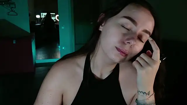 Di_na_Bell webcam
