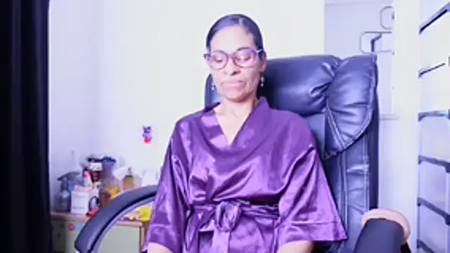 Aries_Mature webcam