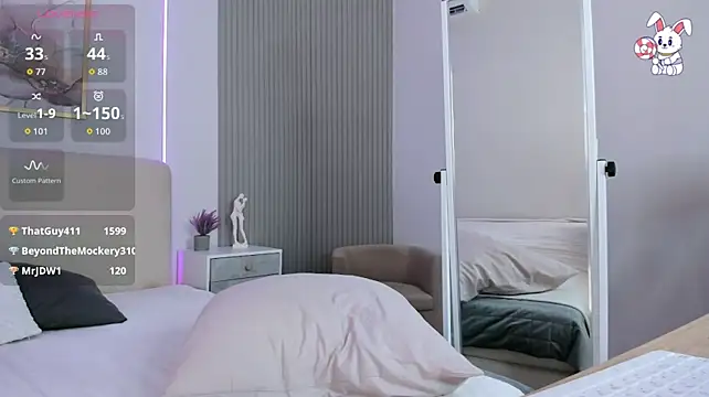 VirginChloe live cam on StripChat