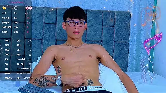 nicolastorrez (M twink) - show cum and Domi in my ass