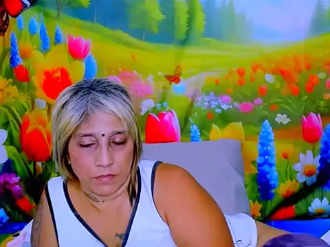 indianroxy webcam