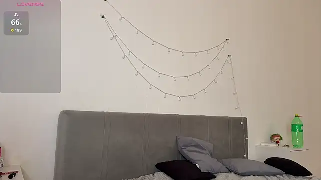 meowchaa live cam on StripChat