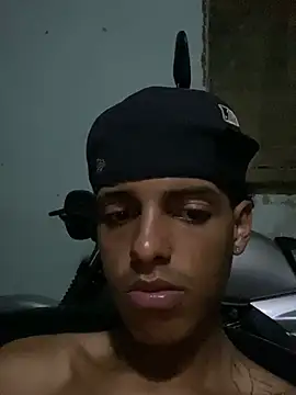 Aleexxx_2005 webcam