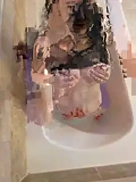 AllieWhisper webcam