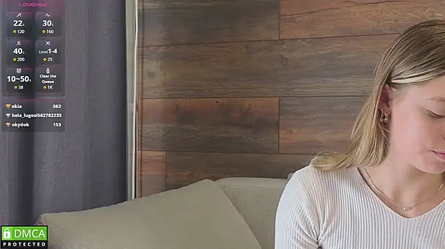 EmilieLong live cam on StripChat