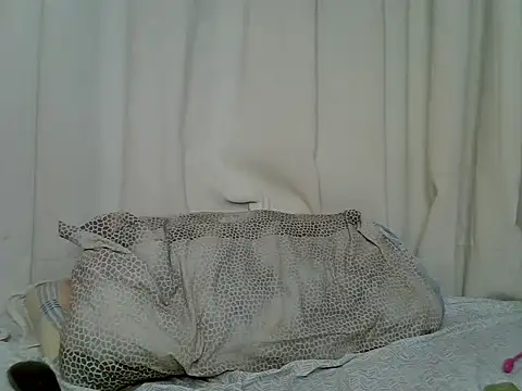 FreeGirll live cam on StripChat