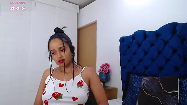 Lili666_ live cam on StripChat