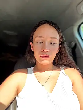 QuietNicole live cam on StripChat