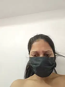 ITSranu235 live cam on StripChat