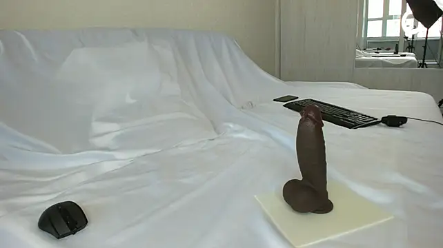 Smallnipples webcam