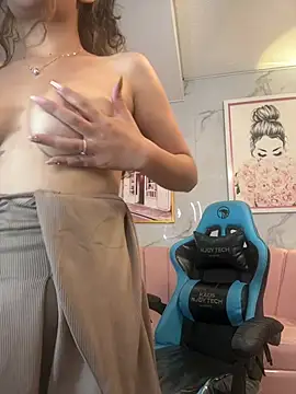 bella_vibess_s webcam