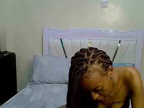 PrettyNoirr webcam