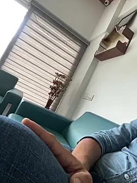 hotcuteguy_xxx1 (M young) - let's play.
