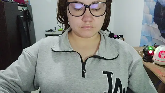 curly_greeneyed webcam