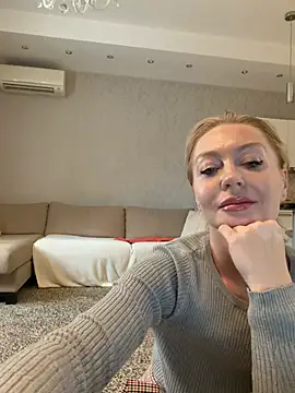 ZarinaSwift live cam on StripChat