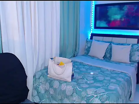 Heavenly_Treats webcam